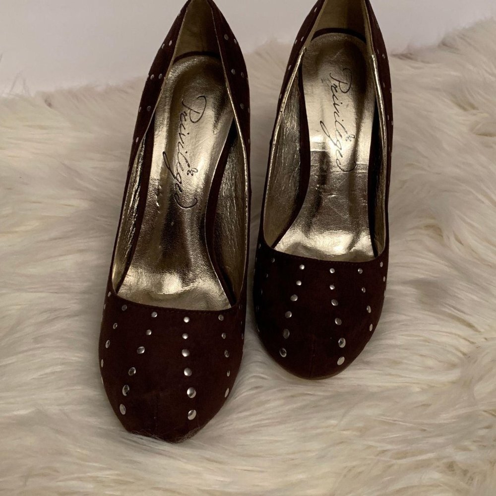 Privileged SZ 7.5 Brown flat studs 5″ Heels womens - Picture 3 of 6
